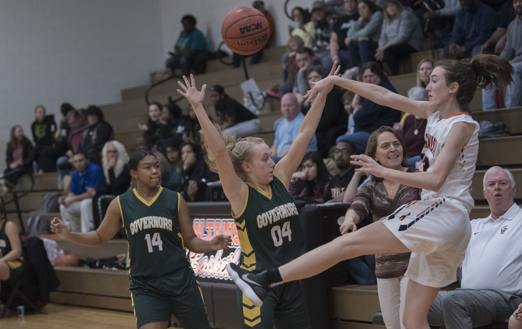 Girls basketball 01